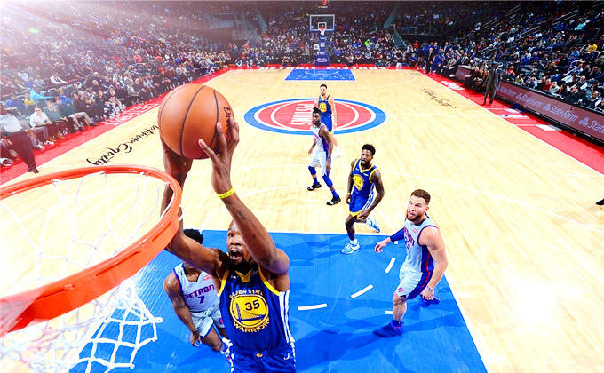 包含拉斯维加斯队客场不敌巴黎圣日耳曼，实力相差悬殊的词条