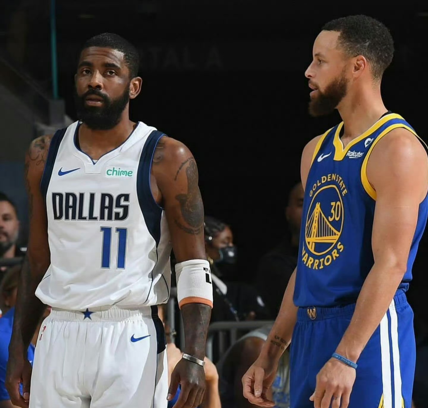 库里惊艳全场，欧文助攻爆棚，老鹰逆转取胜！